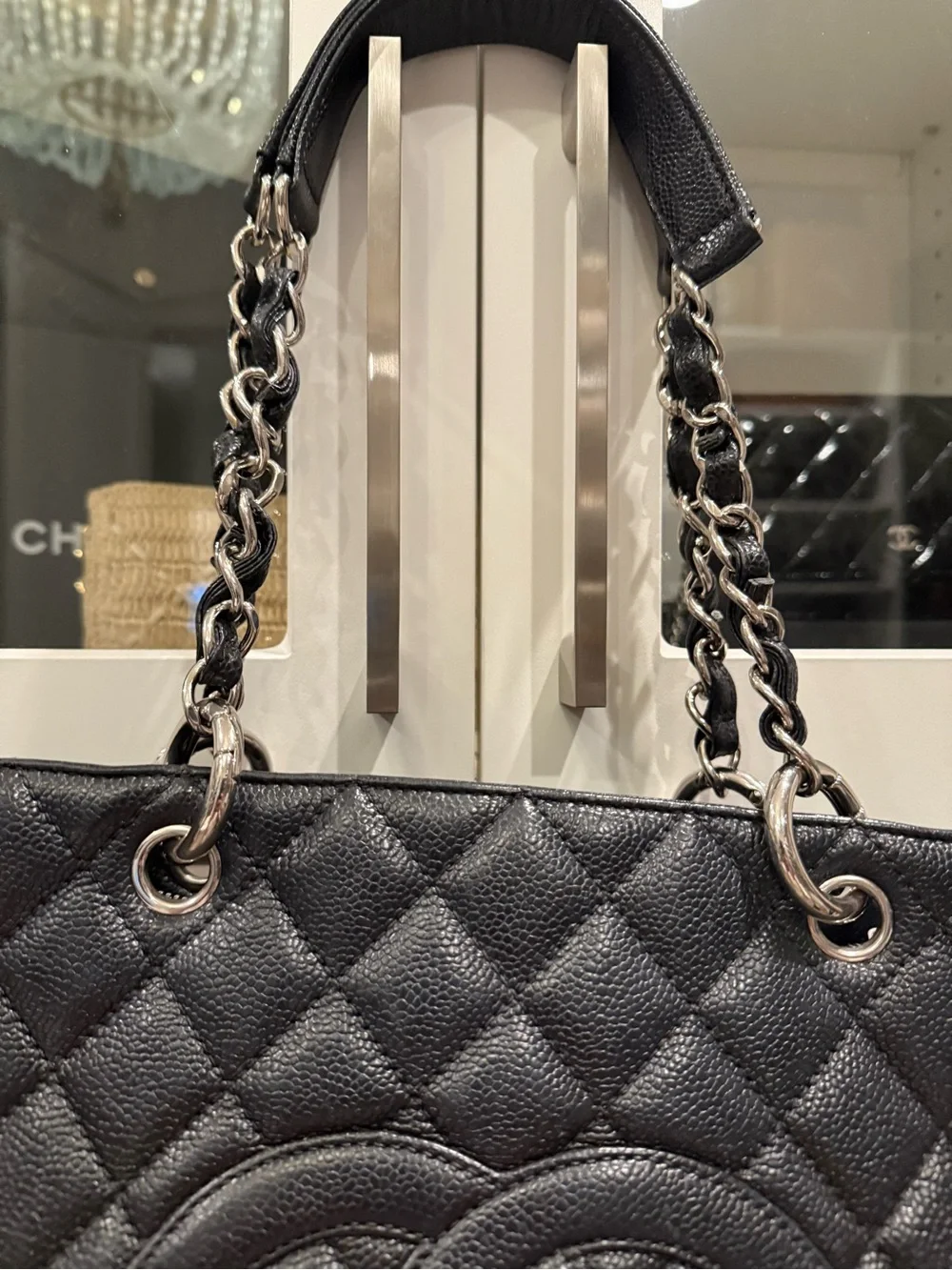 CHANEL grand shopping Tote quilted black caviar silver Chain-Strap Handles